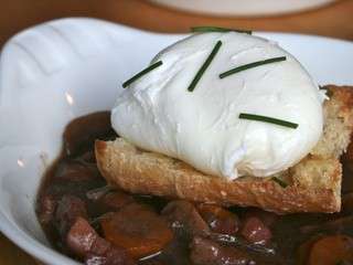 Oeufs en meurette à la bourguignonne