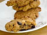 Cookies sablés au beurre de cacahuète, fèves de cacao crues et noix de macadamia