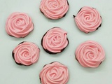 Meringues roses au chocolat