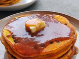 Pancakes citrouille, pépites de chocolat et sirop à la cannelle