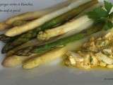 Duo d'asperges vertes et blanches, vinaigrette oeuf et persil