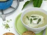 Velouté d'asperges et ses biscuits aux graines et au cantal