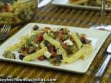 Salade de pâtes à l’aubergine grillée, tomates et feta