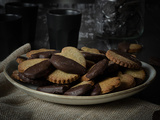 Bredele a la farine de chanvre, aux noisettes et au chocolat