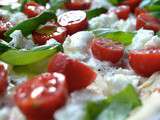 Pizza tomates cerises, mozzarella, basilic