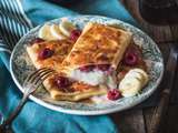 Crêpes fourrées à la crème et aux fruits