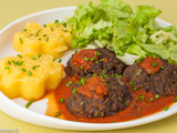 Boulettes de lentilles et carottes, sauce tomate à la polenta