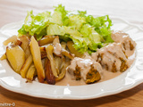 Boulettes végétariennes aux pois chiches et à la patate douce, frites au four et sauce à la crème, moutarde et soja