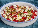 Salade de fraises au fromage de chèvre frais et aux pistaches