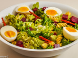 Salade de pâtes de maïs, chou romanesco, œufs et betteraves