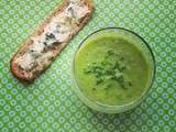 Velouté froid de courgettes et basilic, crostinis au Roquefort [Sev]