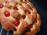 Blooming sweet bread (brioche fleur) au chocolat et aux cerises confites