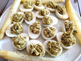 Oeufs durs farcis mousse d'avocat-sardines