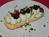 Eclair à la pistache et aux fruits rouges