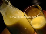 Jus De Mangue Fraîche Au Lait De Coco