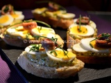 Tartine Aux Œufs Et Anchois Sur Mayonnaise d'Asperges