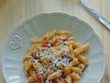 Mezze penne aux tomates semi séchées, anchois et chapelure / Mezze penne con pomodori semi secchi, acciughe e pane grattugiato