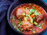 Boulettes de lentilles au cumin, sauce tomate et salsa