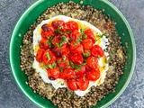 Salade de lentilles au caviar d’aubergines, tomates cerises et yaourt (recette d’Ottolenghi)