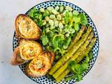 Salade printanière et toasts de chèvre chaud