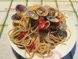 Spaghettis aux coques et aux tomates cerises