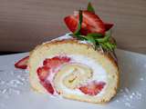 Gâteau roulé aux fraises & chocolat blanc