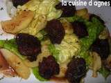 Salade tiède de boudin noir aux pommes caramélisées