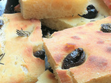 Focaccia aux olives noires & au romarin