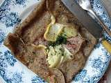 Galette de sarrasin à l'andouille, aux cœurs d'artichaut & au reblochon