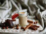 Lait de datte à la cannelle et amandes torréfiées