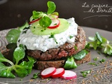 Burgers de boeuf, sauce fromage blanc et persil