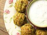 Boules de courgette au curry et sauce dip au fromage blanc à l menthe