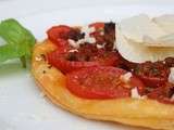 Tartelettes fines tomates, basilic et tapenade rouge (tomanade)