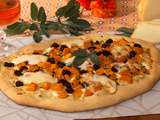 Pizza à la butternut, sauge et scarmoza fumée