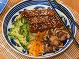 Tempeh caramélisé à la sauce Teriyaki, brocolis et shiitakés