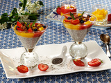 Verrines de graines de Chia, fraises et mangue