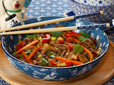 Wok de nouilles Soba aux légumes