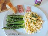 Asperges vertes à la flamande parfumée à l'ail des ours