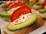 Tartine d'avocat mousse de crabe et tomate