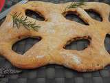 Petit j'aime sur la fougasse lardons