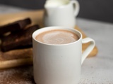 Chocolat chaud avec une mousse de lait