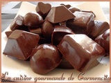 Chocolat noir craquant aux noisettes et pignons