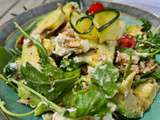 Salade roquette, avocat, chèvre et vinaigrette huile de coco et poivre du timut