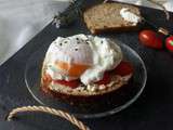 Tartine tomates - chèvre - oeuf poché