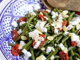 Encore une belle salade d'été: haricots, tomates confites, feta végétale et amandes