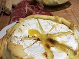 Camembert au miel, noix et noisettes au four