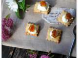 Crackers aux noisettes, dôme de ricotta et confit de figues