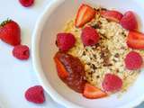 Porridge bowl aux fruits rouges et cacao