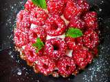 Tartelettes aux framboises et mousse de chocolat blanc à la vanille toute simple