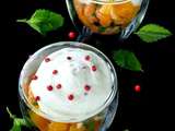 Verrine festive au saumon fumé, mangue, mélisse et mousse de chèvre aux baies roses